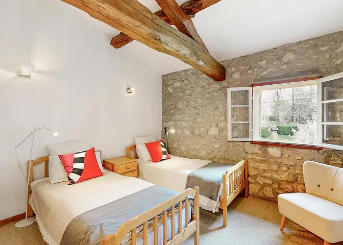 In Monsegur בית נופש Monségur