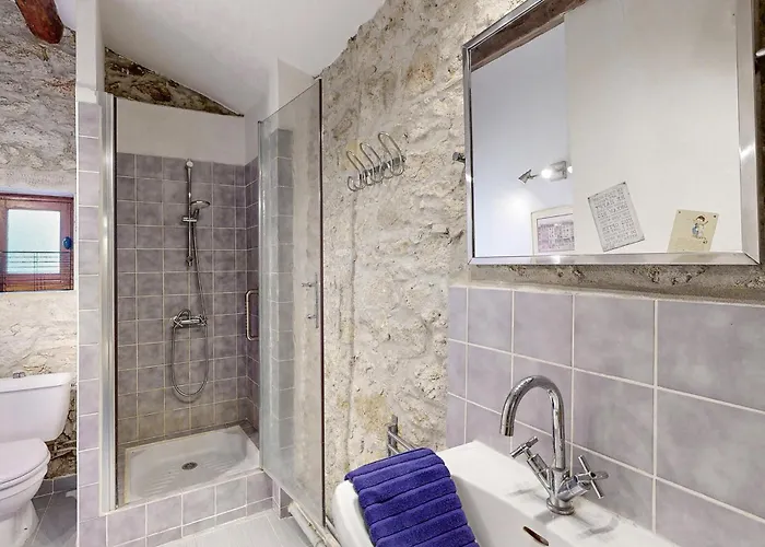 In Monsegur בית נופש